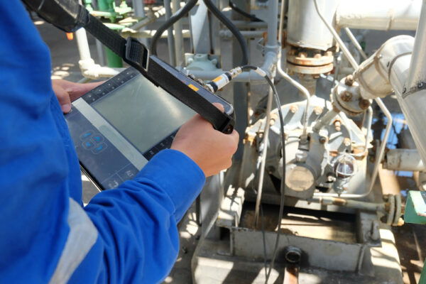 Mechanical Engineer Uses Vibration Meter To Measure Centrifugal Pump