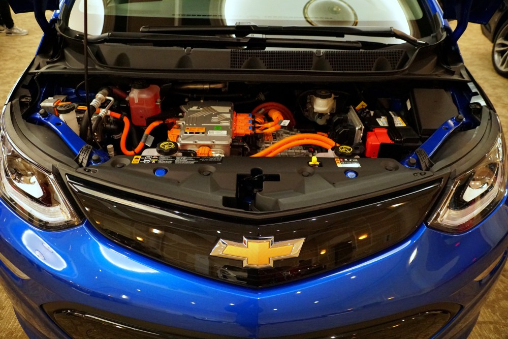 The engine of a blue Chevy Bolt
