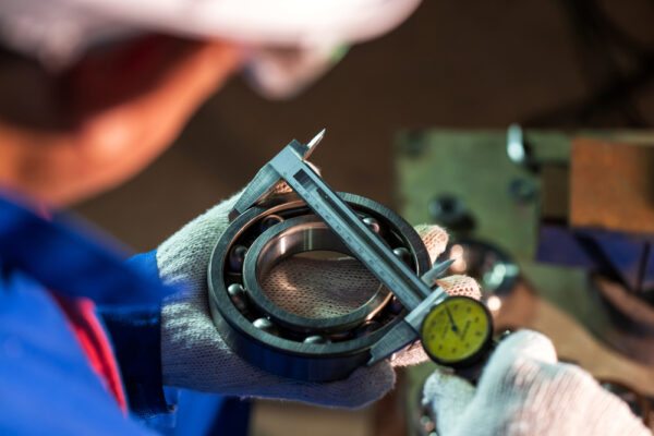 bearing measured by worker