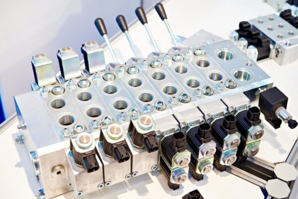 Pre-compensated Proportional Sectional Hydraulic Valve In Exhibition