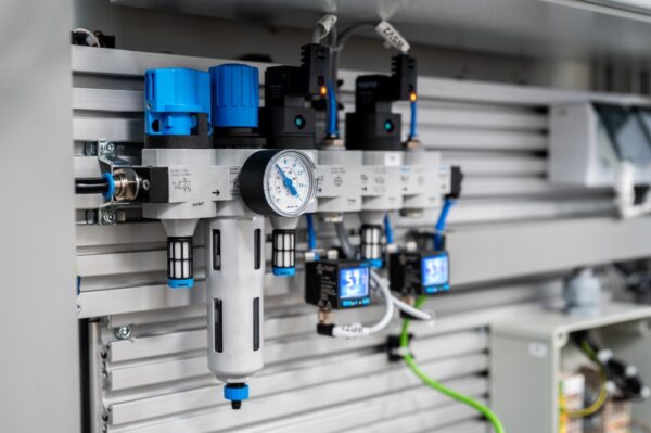 Compressed Air Preparation Unit With Pressure Gauge